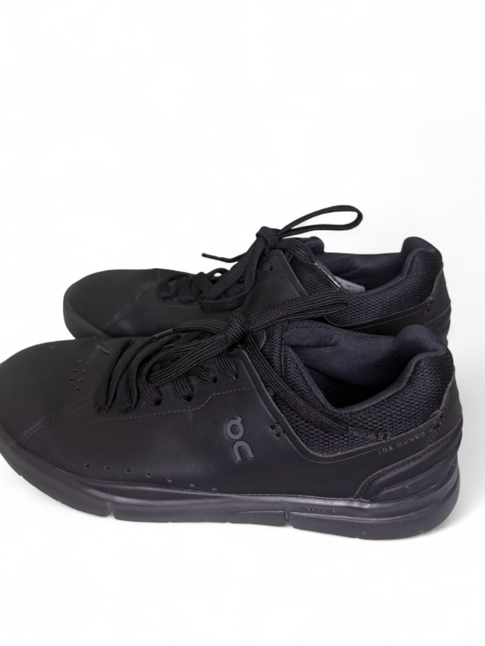 the Women's On THE ROGER Advantage in the All Black (or Black/Black) colorway - Picture 1 of 6